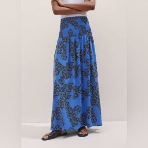 Me+Em Stencil Bloom Print Tiered Maxi Skirt
Printed Cotton Slub blue brown 2